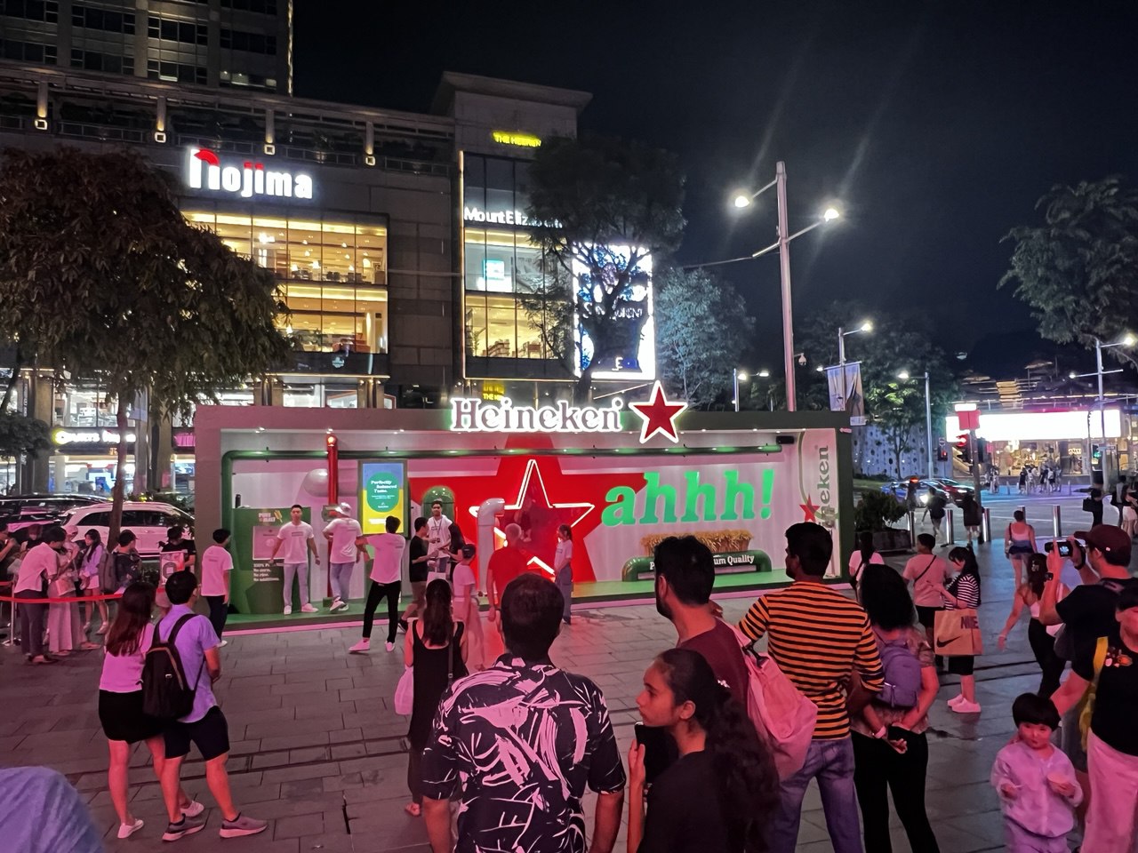 Heineken pop up drawing large crowds and participation